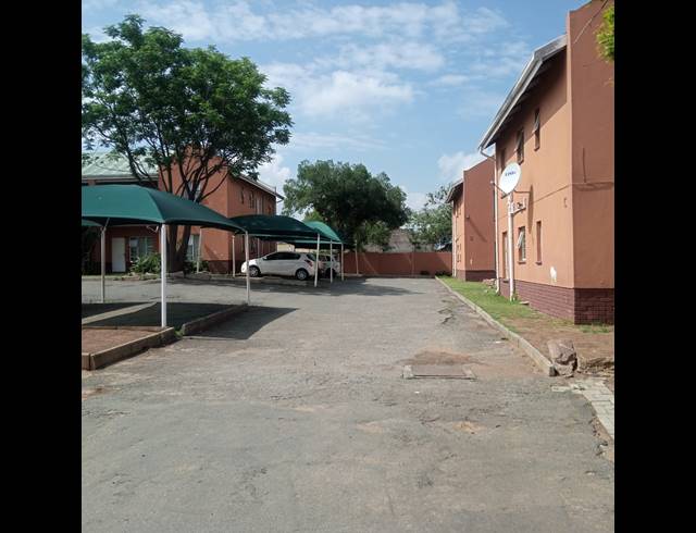 3 BEDROOM APARTMENT FOR SALE IN BOKSBURG CENTRAL